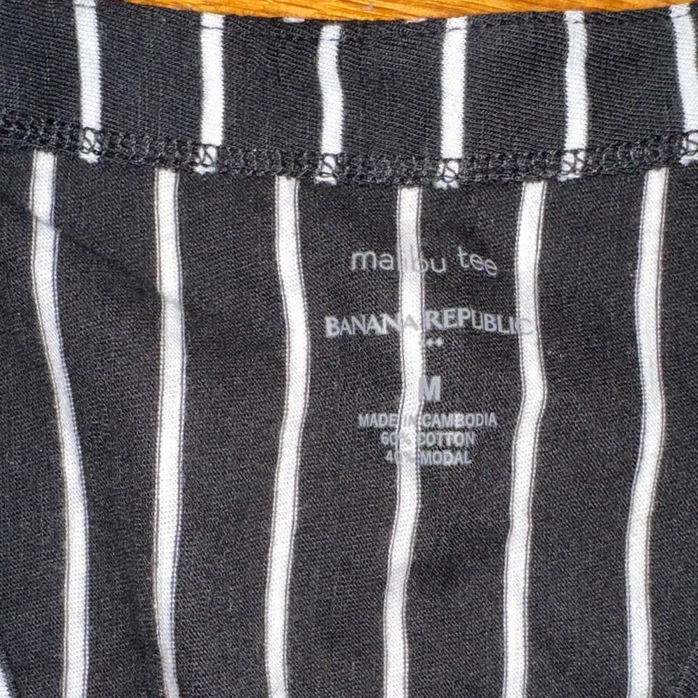NWT Banana Republic Black & White Striped Top - Medium - Picture 4 of 9